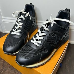 Louis Vuitton run away sneaker, womens size 41, super comfy! Black and white